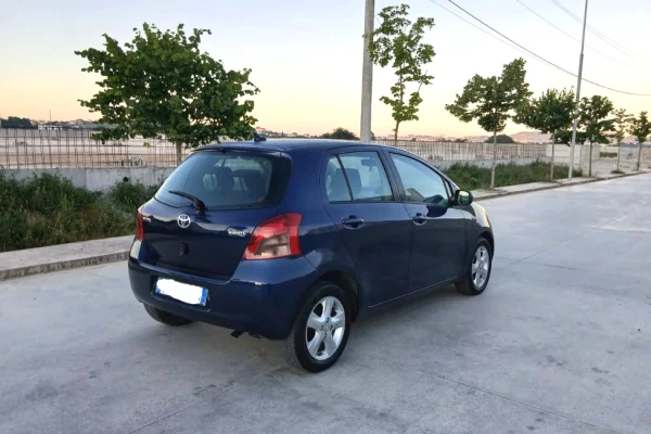 Makina ne shitje ne Durres, Toyota, 2006 Diesel,Kambio Automatik Pagesa 4,300  Euro.