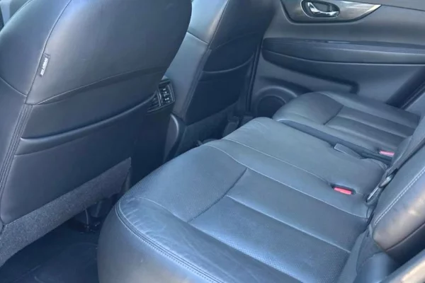 Makina ne shitje ne Tirane, Nissan, 2016 gasoline-gas,Kambio Automatik Pagesa 10,500  Euro.