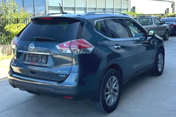 Makina ne shitje ne Tirane, Nissan, 2016 gasoline-gas,Kambio Automatik Pagesa 10,500  Euro.