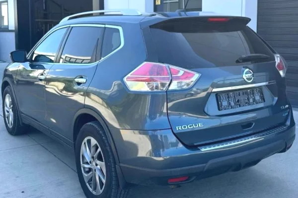 Makina ne shitje ne Tirane, Nissan, 2016 gasoline-gas,Kambio Automatik Pagesa 10,500  Euro.