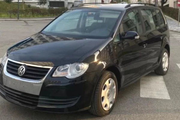Makina ne shitje ne Tirane - 3,800 Euro
