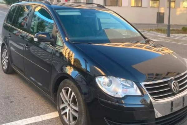 Makina ne shitje ne Tirane, Volkswagen, 2007 Diesel,Kambio Manual Pagesa 3,800  Euro.