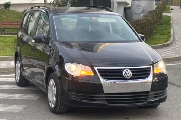 Makina ne shitje ne Tirane, Volkswagen, 2007 Diesel,Kambio Manual Pagesa 3,800  Euro.