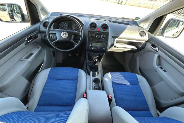 Makina ne shitje ne Tirane, Volkswagen, 2005 Benzine,Kambio Manual Pagesa 3,900  Euro.