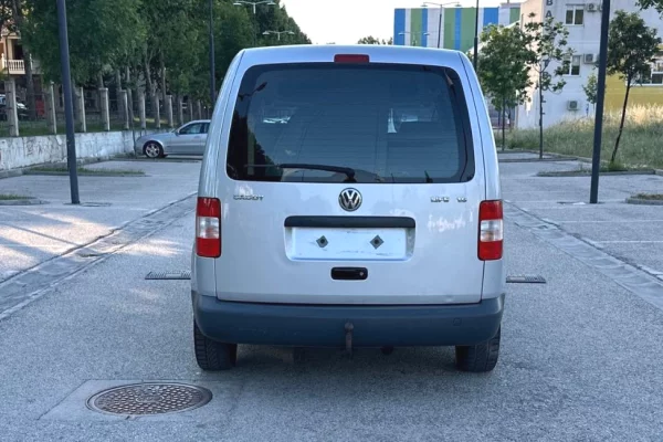 Makina ne shitje ne Tirane, Volkswagen, 2005 Benzine,Kambio Manual Pagesa 3,900  Euro.