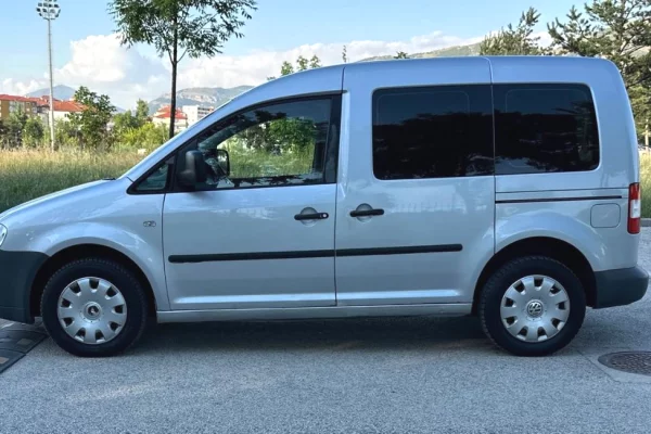 Makina ne shitje ne Tirane, Volkswagen, 2005 Benzine,Kambio Manual Pagesa 3,900  Euro.