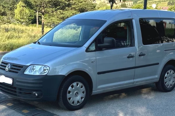 Makina ne shitje ne Tirane - 3,900 Euro