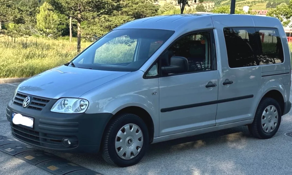 Makina ne shitje ne Tirane, Volkswagen, 2005 Benzine,Kambio Manual Pagesa 3,900  Euro.