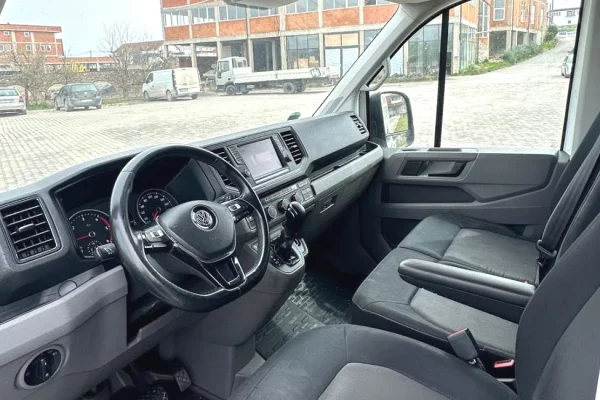 Makina ne shitje ne Tirane, Volkswagen, 2017 Diesel,Kambio Automatik Pagesa 13,500  Euro.