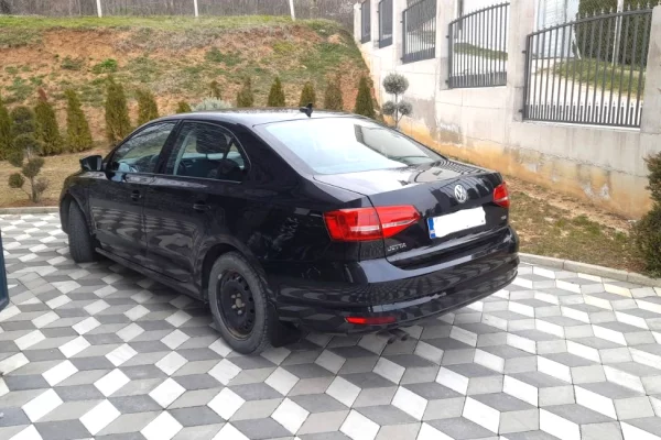 Makina ne shitje ne Prishtine, Volkswagen, 2015 Diesel,Kambio Automatik Pagesa 11,000  Euro.