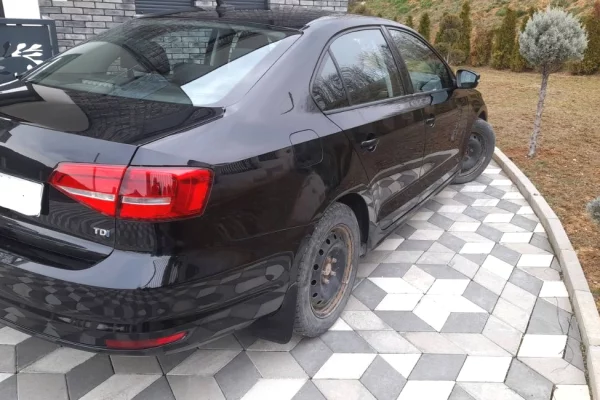 Makina ne shitje ne Prishtine, Volkswagen, 2015 Diesel,Kambio Automatik Pagesa 11,000  Euro.