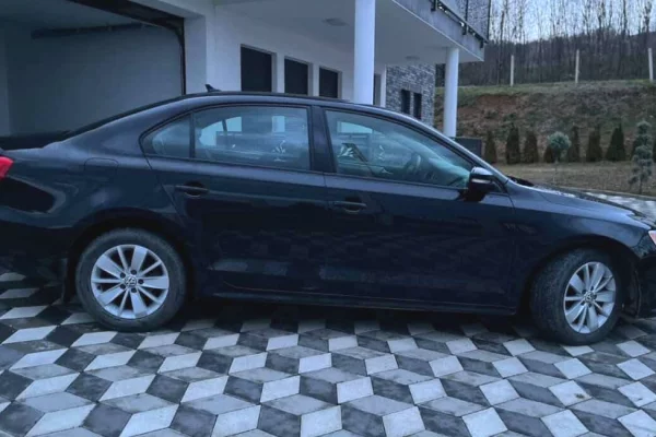 Makina ne shitje ne Prishtine, Volkswagen, 2015 Diesel,Kambio Automatik Pagesa 11,000  Euro.