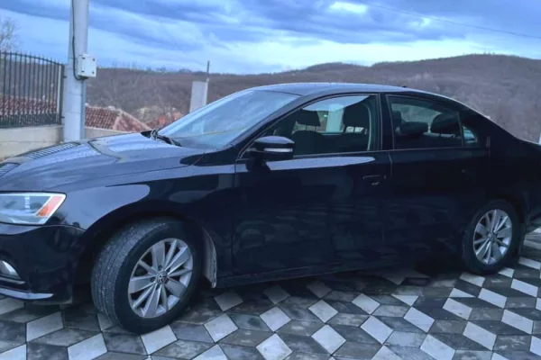 Makina ne shitje ne Prishtine, Volkswagen, 2015 Diesel,Kambio Automatik Pagesa 11,000  Euro.
