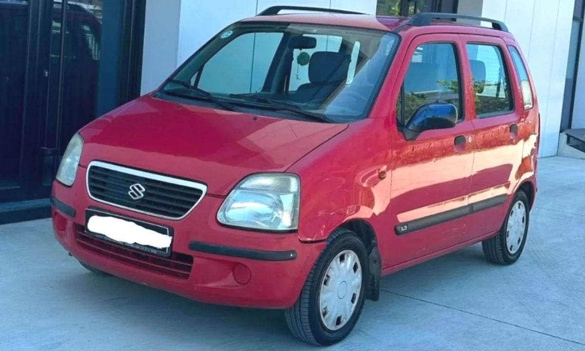 Makina ne shitje ne Tirane, Suzuki, 2001 Benzine,Kambio Automatik Pagesa 1,700  Euro.