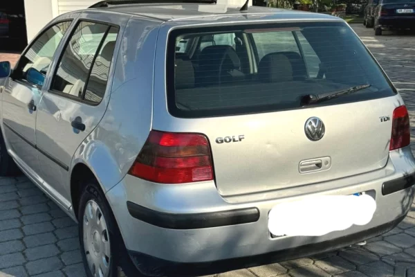 Makina ne shitje ne Tirane, Volkswagen, 2003 Diesel,Kambio Manual Pagesa 200,000  Leke.