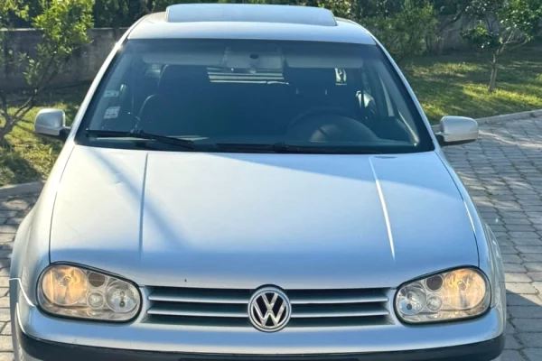 Makina ne shitje ne Tirane, Volkswagen, 2003 Diesel,Kambio Manual Pagesa 200,000  Leke.