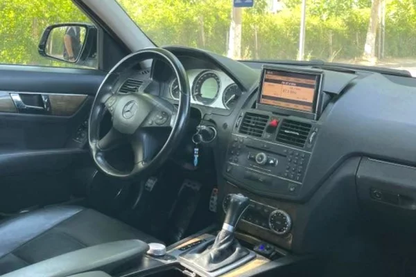 Makina ne shitje ne Fier, Mercedes-Benz, 2008 Diesel,Kambio Automatik Pagesa 4,600  Euro.