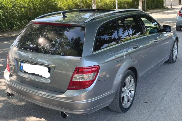 Makina ne shitje ne Fier, Mercedes-Benz, 2008 Diesel,Kambio Automatik Pagesa 4,600  Euro.