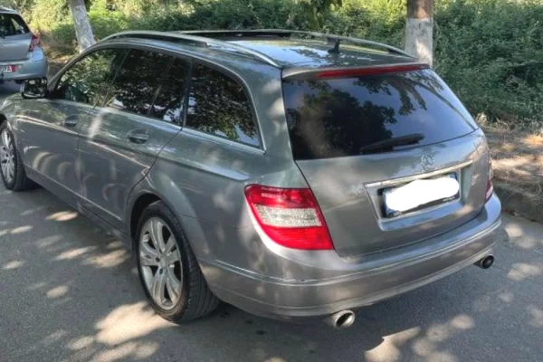 Makina ne shitje ne Fier, Mercedes-Benz, 2008 Diesel,Kambio Automatik Pagesa 4,600  Euro.