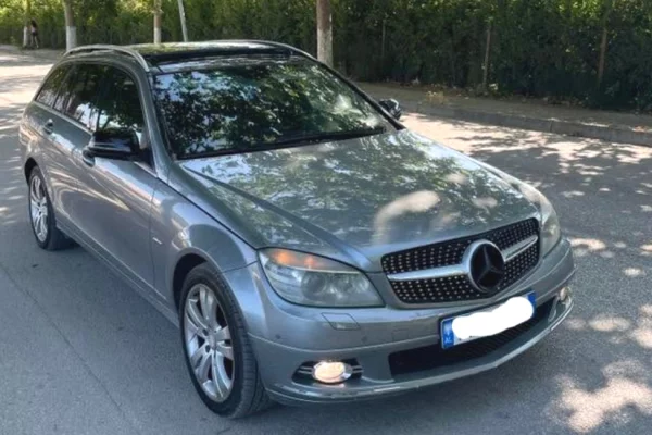 Makina ne shitje ne Fier, Mercedes-Benz, 2008 Diesel,Kambio Automatik Pagesa 4,600  Euro.