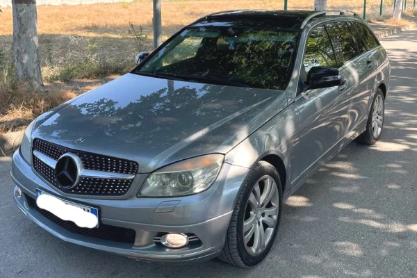 Makina ne shitje ne Fier - 4,600 Euro
