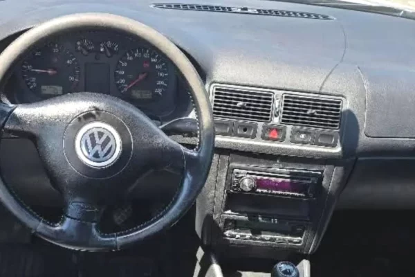 Makina ne shitje ne Durres, Volkswagen, 1999 Diesel,Kambio Manual Pagesa 125,000  Leke.