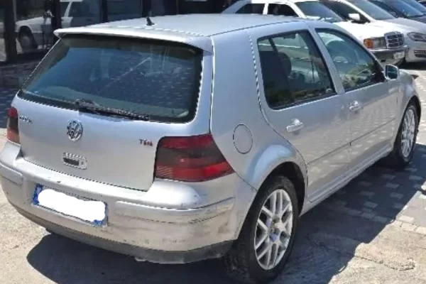 Makina ne shitje ne Durres, Volkswagen, 1999 Diesel,Kambio Manual Pagesa 125,000  Leke.