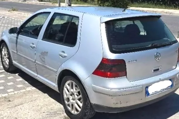 Makina ne shitje ne Durres, Volkswagen, 1999 Diesel,Kambio Manual Pagesa 125,000  Leke.