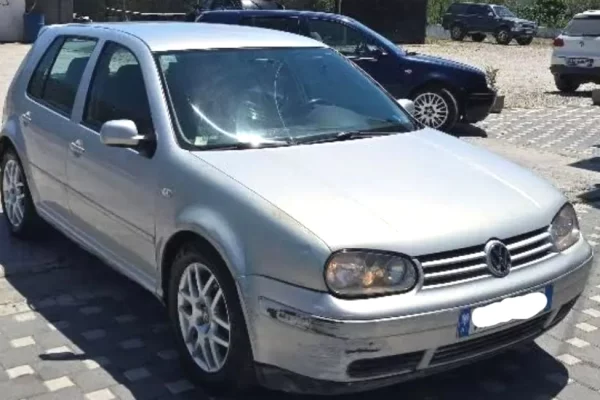 Makina ne shitje ne Durres, Volkswagen, 1999 Diesel,Kambio Manual Pagesa 125,000  Leke.
