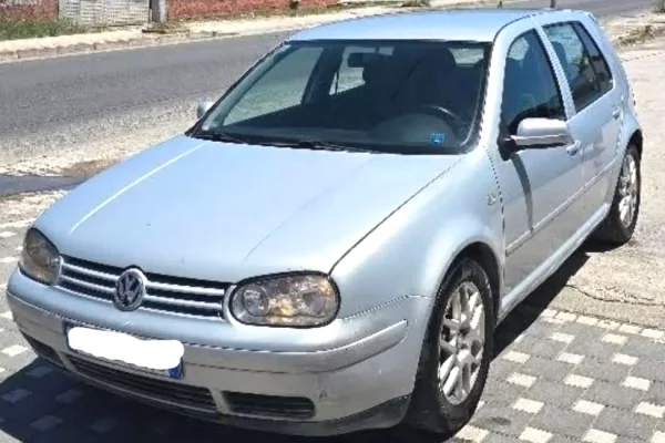 Makina ne shitje ne Durres - 125,000 Leke