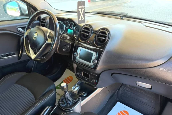 Makina ne shitje ne Tirane, Alfa Romeo, 2015 Diesel,Kambio Manual Pagesa 2,600  Euro.