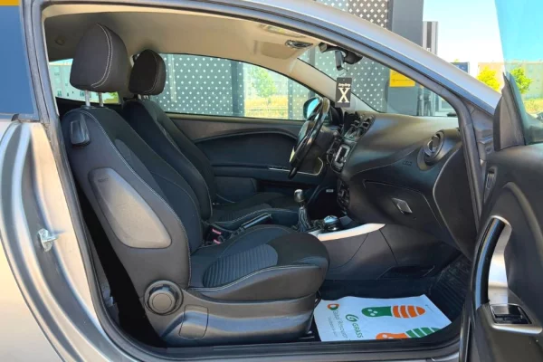 Makina ne shitje ne Tirane, Alfa Romeo, 2015 Diesel,Kambio Manual Pagesa 2,600  Euro.