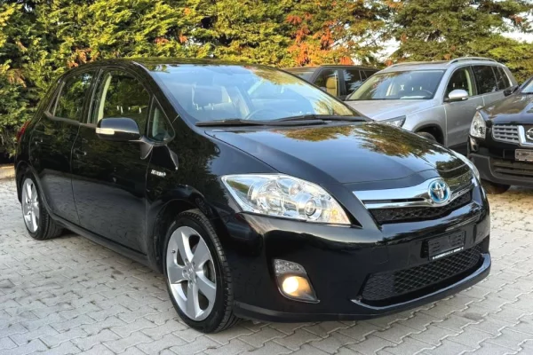 Makina ne shitje ne Tirane, Toyota, 2011 Benzine,Kambio Automatik Pagesa 6,700  Euro.