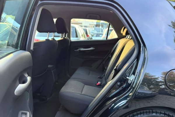 Makina ne shitje ne Tirane, Toyota, 2011 Benzine,Kambio Automatik Pagesa 6,700  Euro.