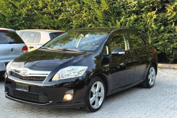 Makina ne shitje ne Tirane, Toyota, 2011 Benzine,Kambio Automatik Pagesa 6,700  Euro.