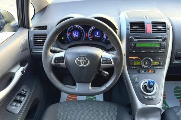 Makina ne shitje ne Tirane, Toyota, 2011 Benzine,Kambio Automatik Pagesa 6,700  Euro.