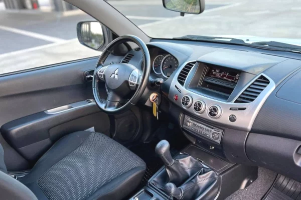 Makina ne shitje ne Tirane, Mitsubishi, 2016 Diesel,Kambio Manual Pagesa 15,500  Euro.