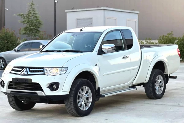 Makina ne shitje ne Tirane, Mitsubishi, 2016 Diesel,Kambio Manual Pagesa 15,500  Euro.