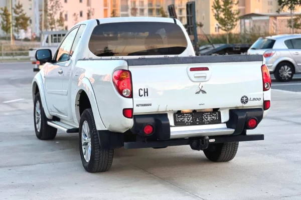 Makina ne shitje ne Tirane, Mitsubishi, 2016 Diesel,Kambio Manual Pagesa 15,500  Euro.