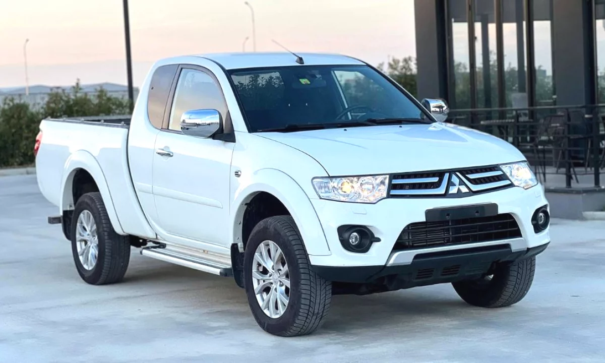 Makina ne shitje ne Tirane, Mitsubishi, 2016 Diesel,Kambio Manual Pagesa 15,500  Euro.