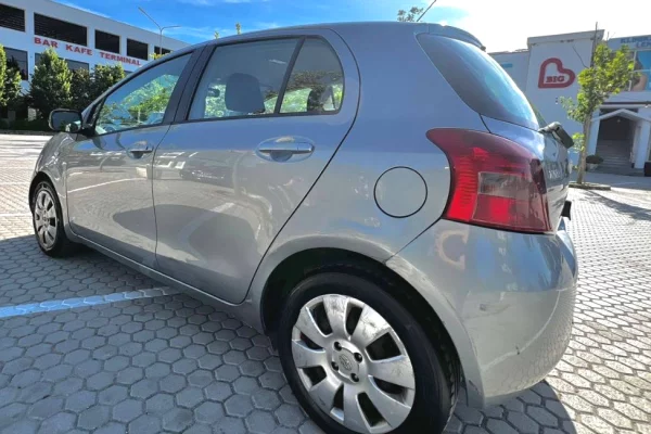 Makina ne shitje ne Tirane, Toyota, 2006 gasoline-gas,Kambio Automatik Pagesa 350,000  Leke.