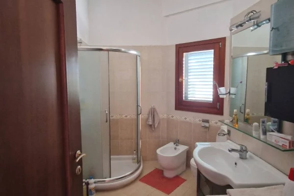 Shtepi ne shitje Vila Luksoze ne Elbasan, 2+1, Mobilimi Pjeserisht e mobiluar, Pagesa 380,000  Euro.