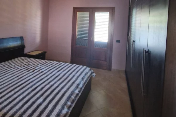 Shtepi ne shitje Vila Luksoze ne Elbasan, 2+1, Mobilimi Pjeserisht e mobiluar, Pagesa 380,000  Euro.