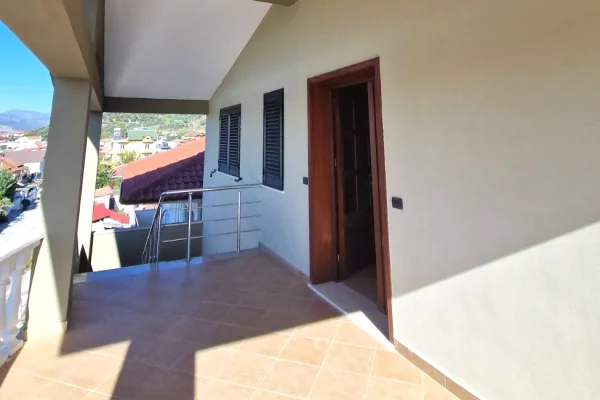 Shtepi ne shitje Vila Luksoze ne Elbasan, 2+1, Mobilimi Pjeserisht e mobiluar, Pagesa 380,000  Euro.