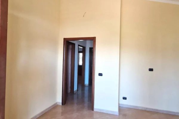 Shtepi ne shitje Vila Luksoze ne Elbasan, 2+1, Mobilimi Pjeserisht e mobiluar, Pagesa 380,000  Euro.