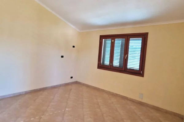 Shtepi ne shitje Vila Luksoze ne Elbasan, 2+1, Mobilimi Pjeserisht e mobiluar, Pagesa 380,000  Euro.