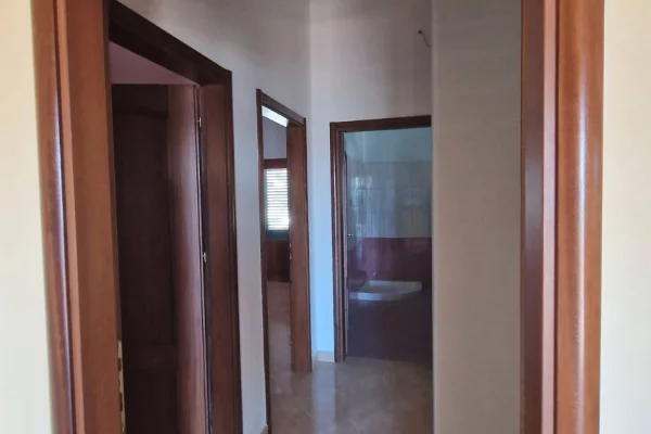 Shtepi ne shitje Vila Luksoze ne Elbasan, 2+1, Mobilimi Pjeserisht e mobiluar, Pagesa 380,000  Euro.