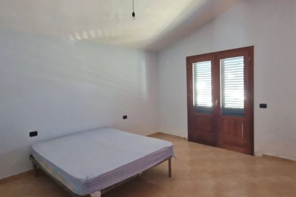 Shtepi ne shitje Vila Luksoze ne Elbasan, 2+1, Mobilimi Pjeserisht e mobiluar, Pagesa 380,000  Euro.