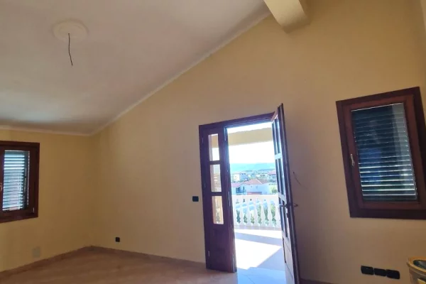 Shtepi ne shitje Vila Luksoze ne Elbasan, 2+1, Mobilimi Pjeserisht e mobiluar, Pagesa 380,000  Euro.
