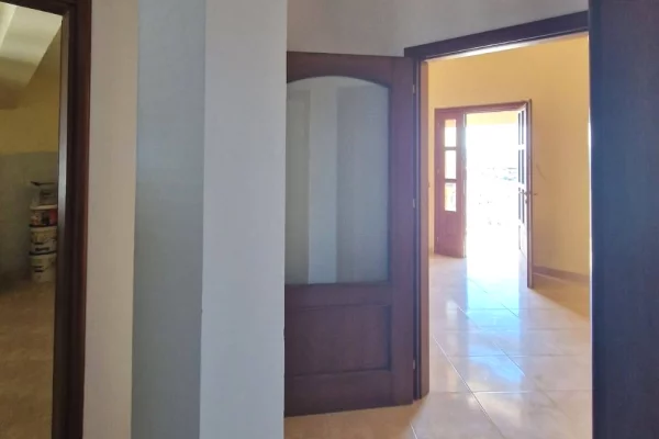 Shtepi ne shitje Vila Luksoze ne Elbasan, 2+1, Mobilimi Pjeserisht e mobiluar, Pagesa 380,000  Euro.